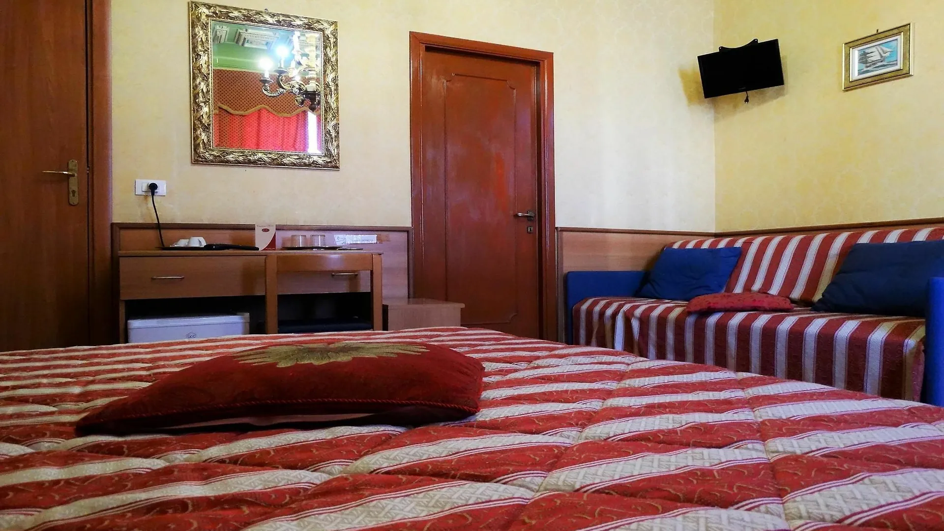 Hotel Cristina Рим 0*,  Италия